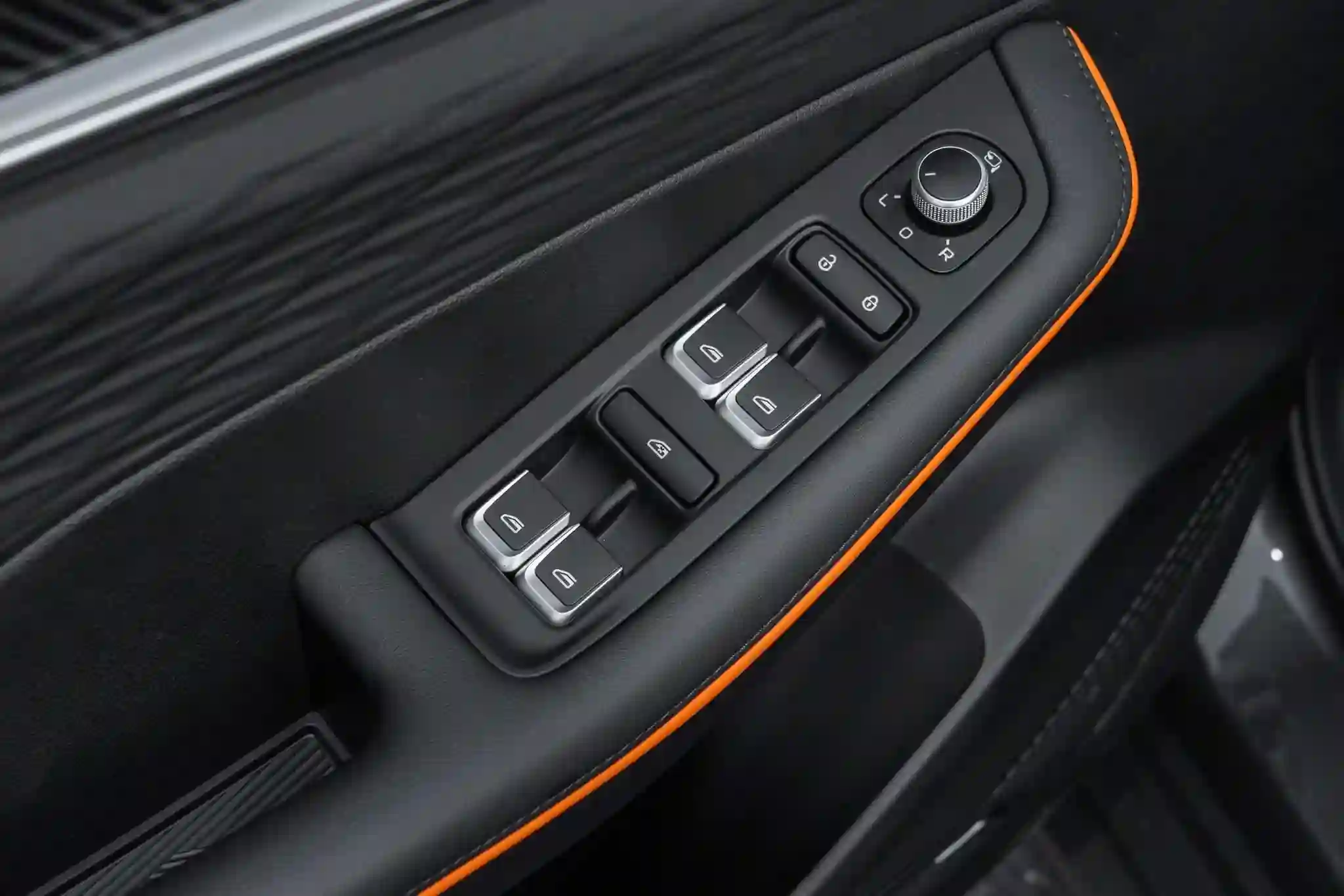 
								Geely Coolray L 1.5TD DCT Battle full									