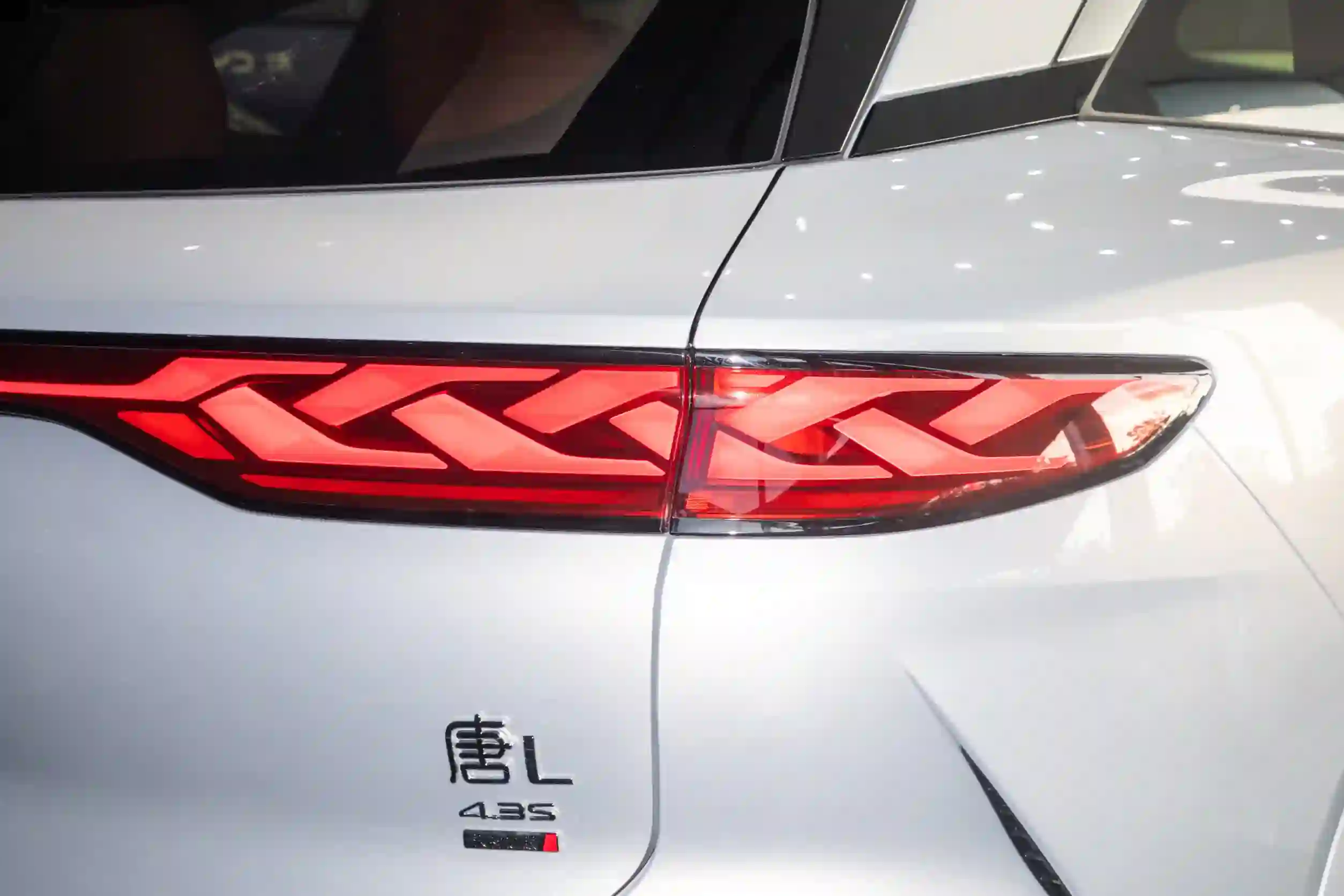 BYD Tang L Orange
