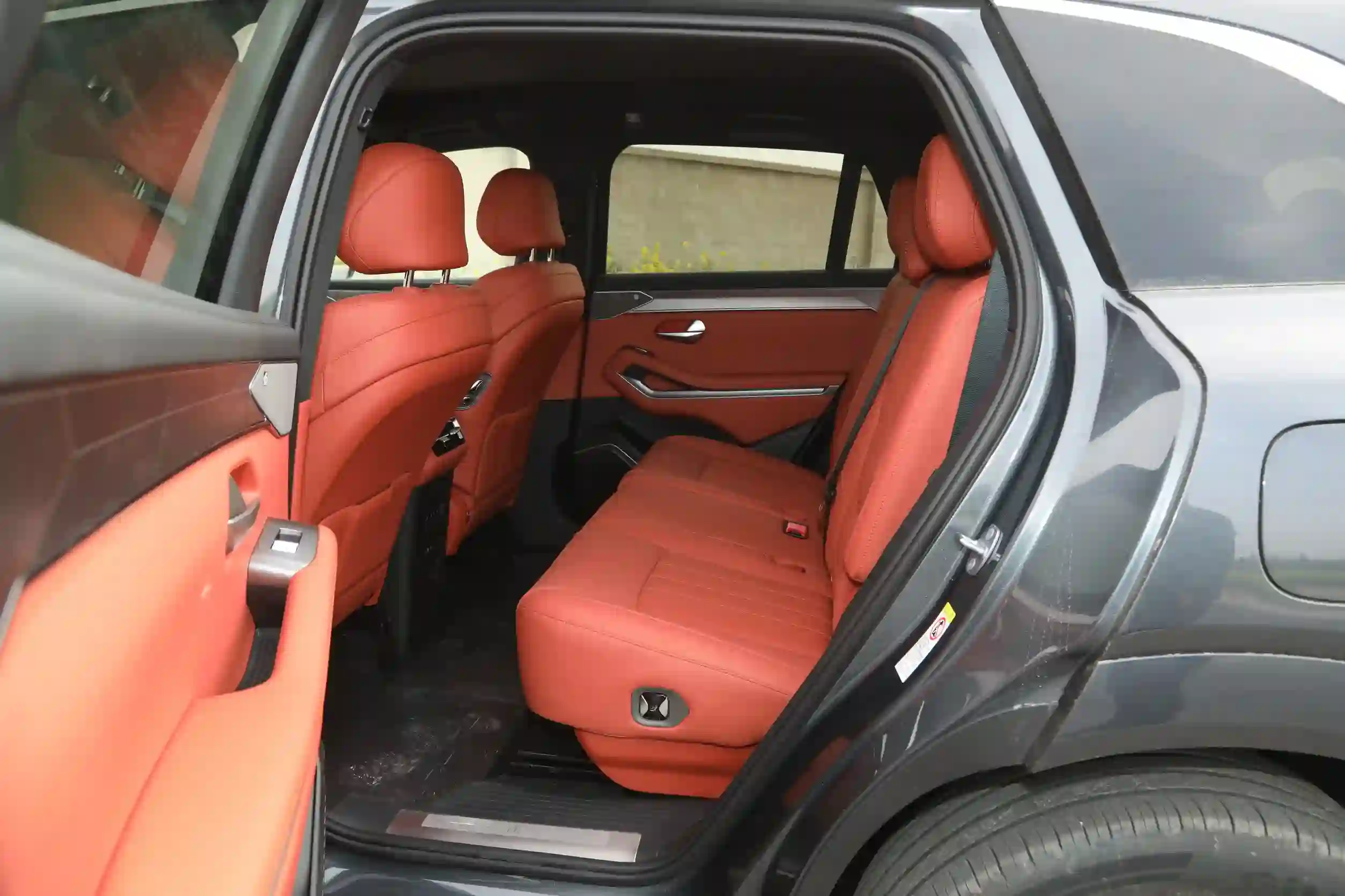 
								BYD Tang L Orange full									