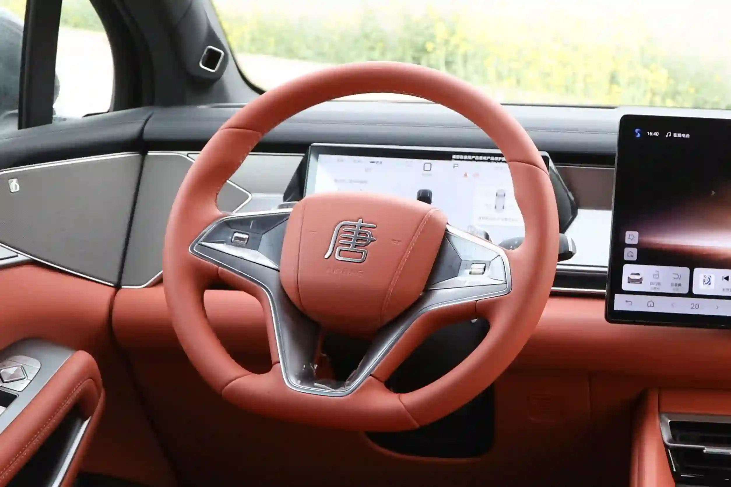 BYD Tang L Orange