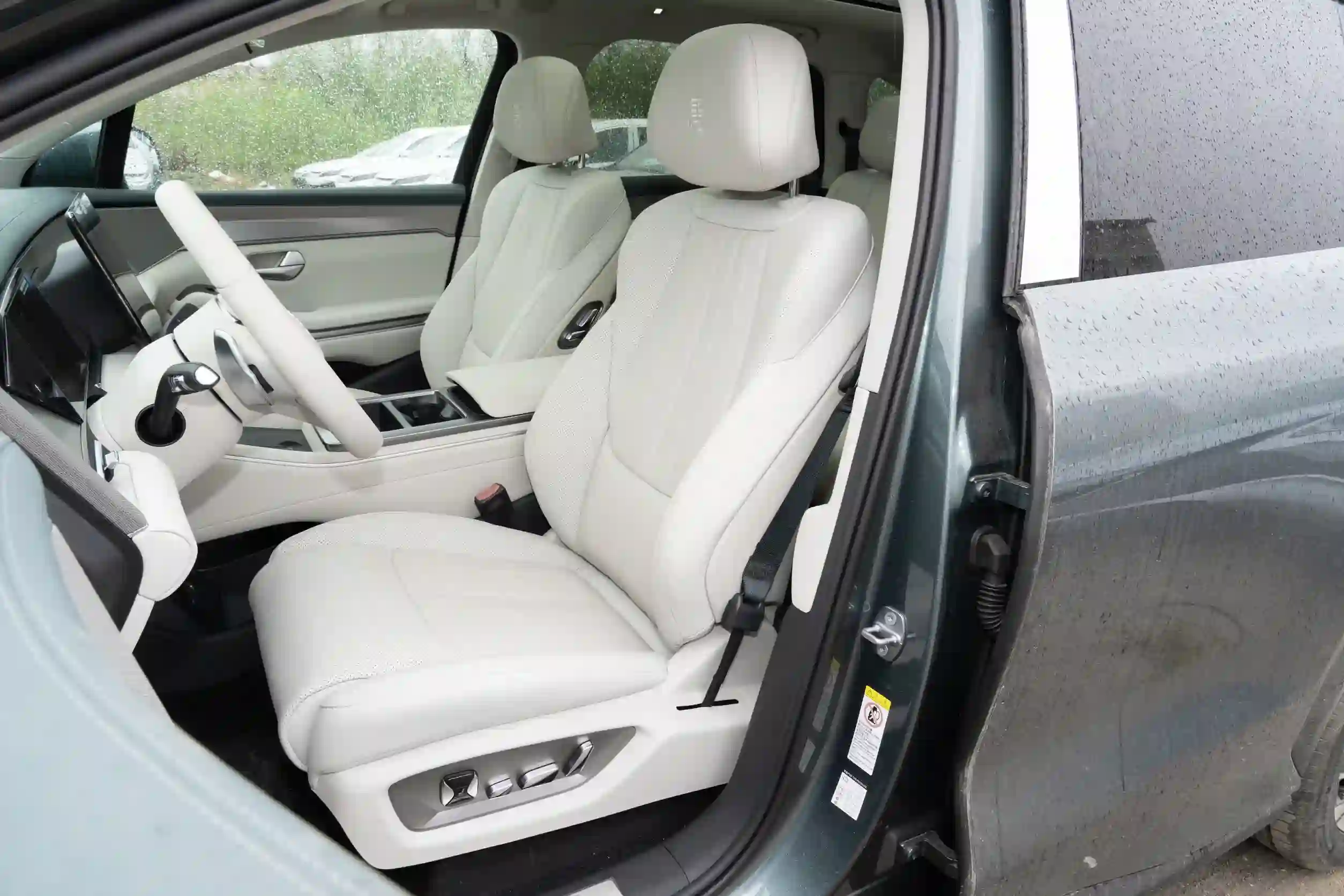 
								BYD Tang L white full									