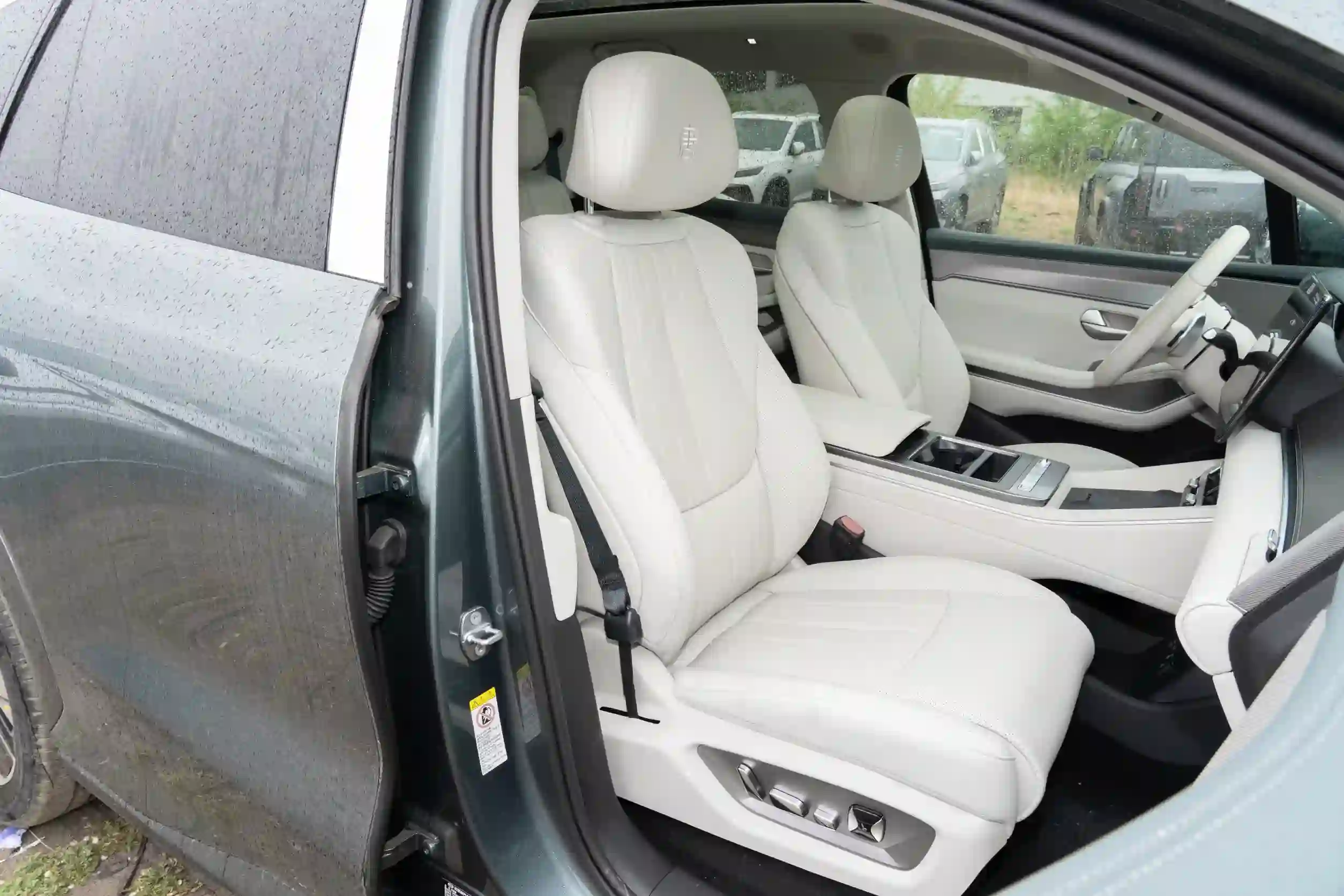 
								BYD Tang L white full									