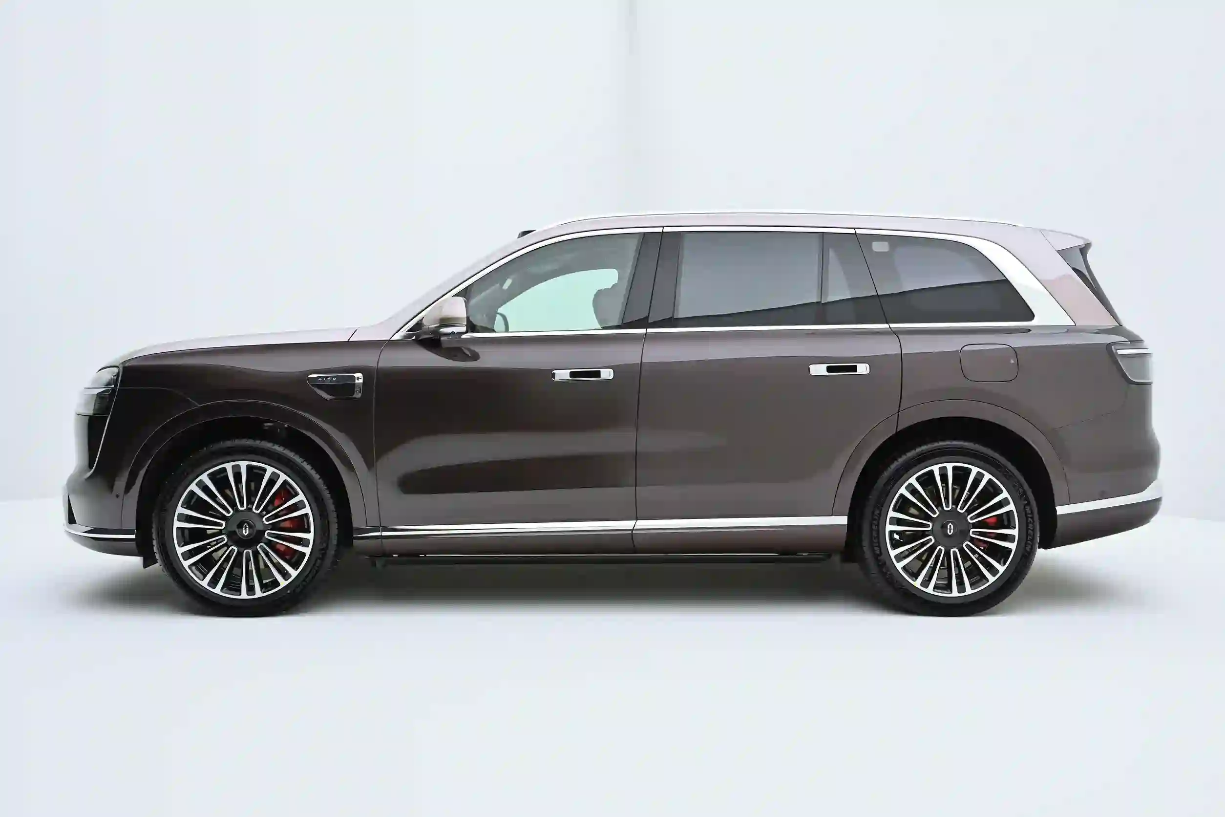 
								2026 AITO M9 Electric 6-seater version full									