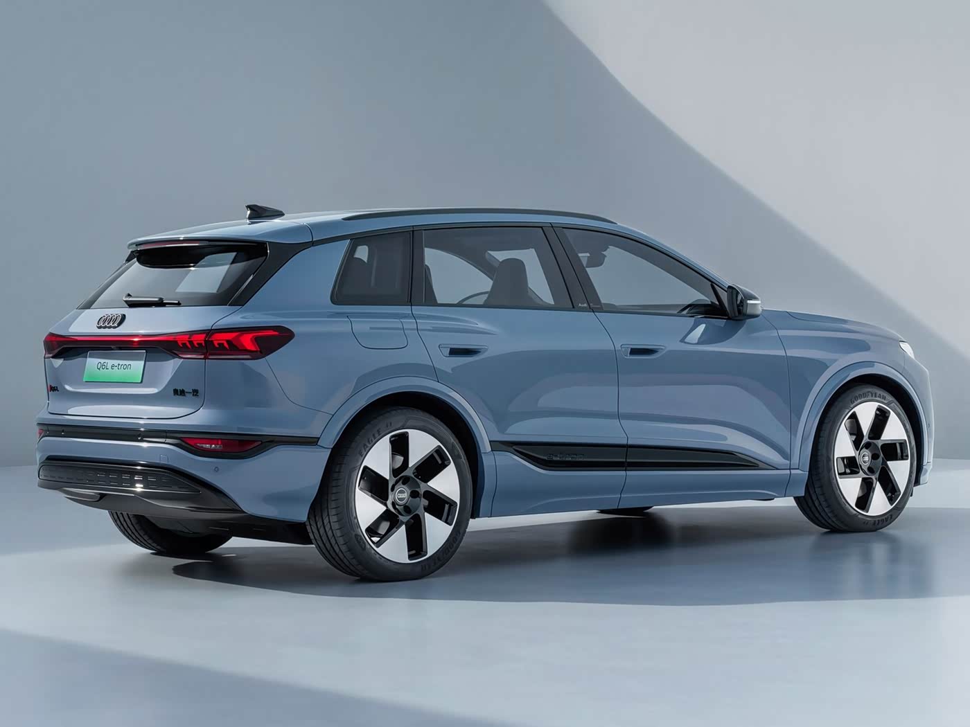 
								AuDi Q6L full									