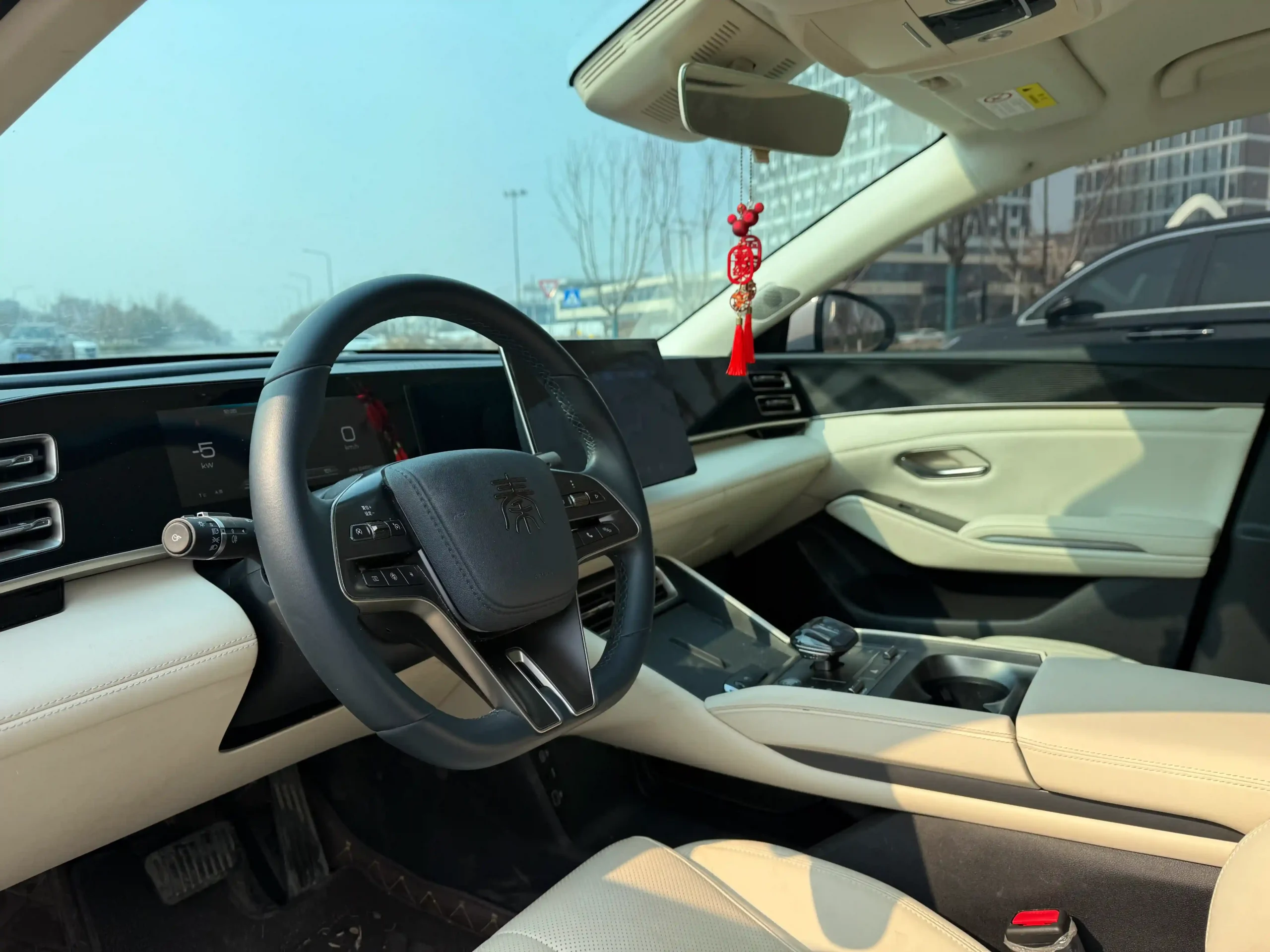 
								2023 BYD Qing L full									